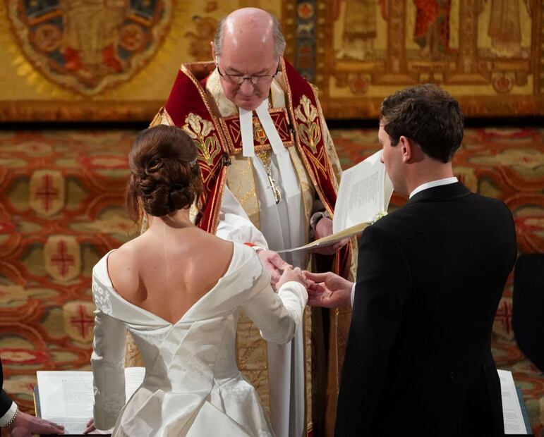 ¿Quién diseñó el vestido de novia de la princesa Eugenia de York? 