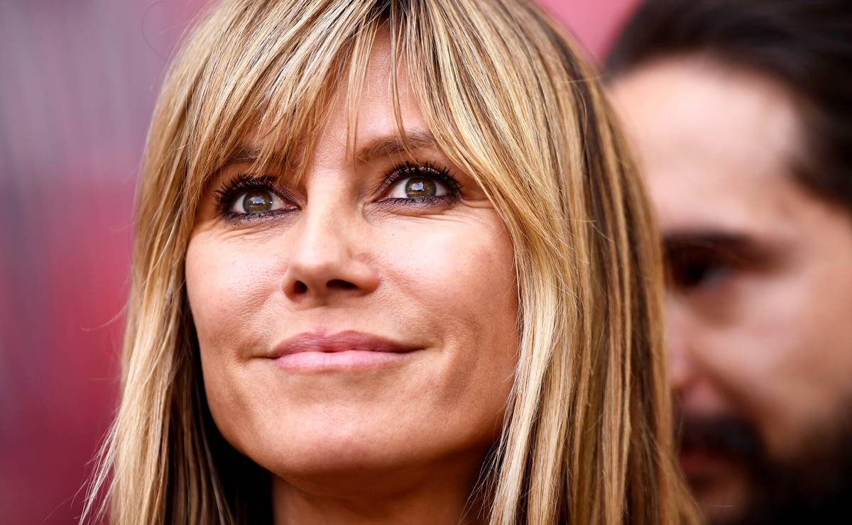 Heidi Klum sorprende sin ropa y con el emoticón de durazno en foto casera