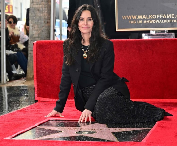 La actriz estadounidense Courteney Cox junto a su estrella en Hollywood / AFP