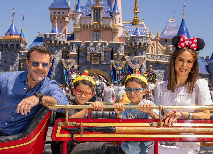 Los mellizos Capetillo / Cortesía: Christian Thompson, Disneyland Resort.