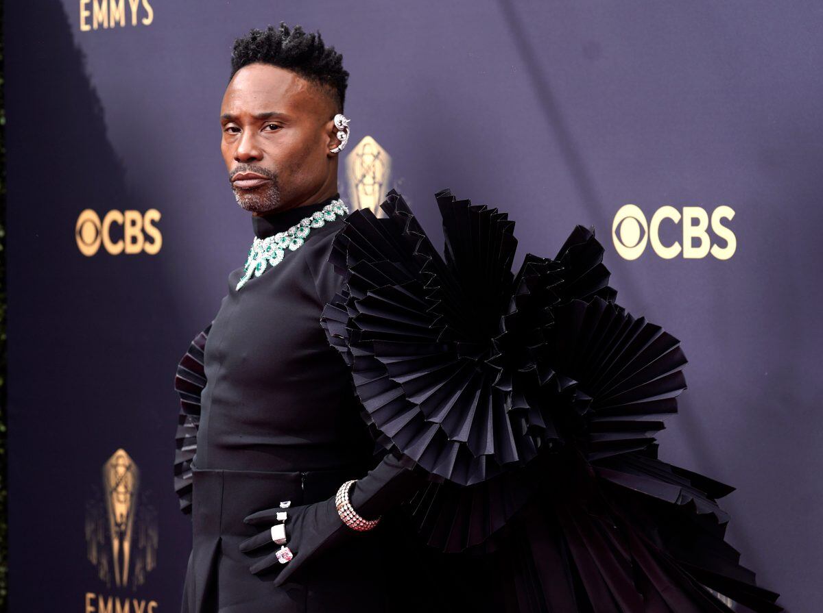 La moda y el glamour en la alfombra roja de los Emmy 2021
