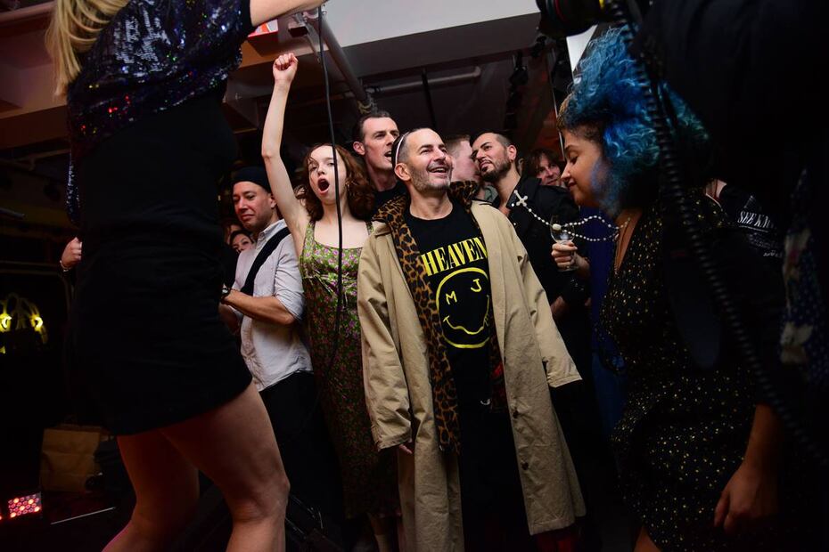 Marc Jacobs arremete y contrademanda a Nirvana por el logo de 'happy face'