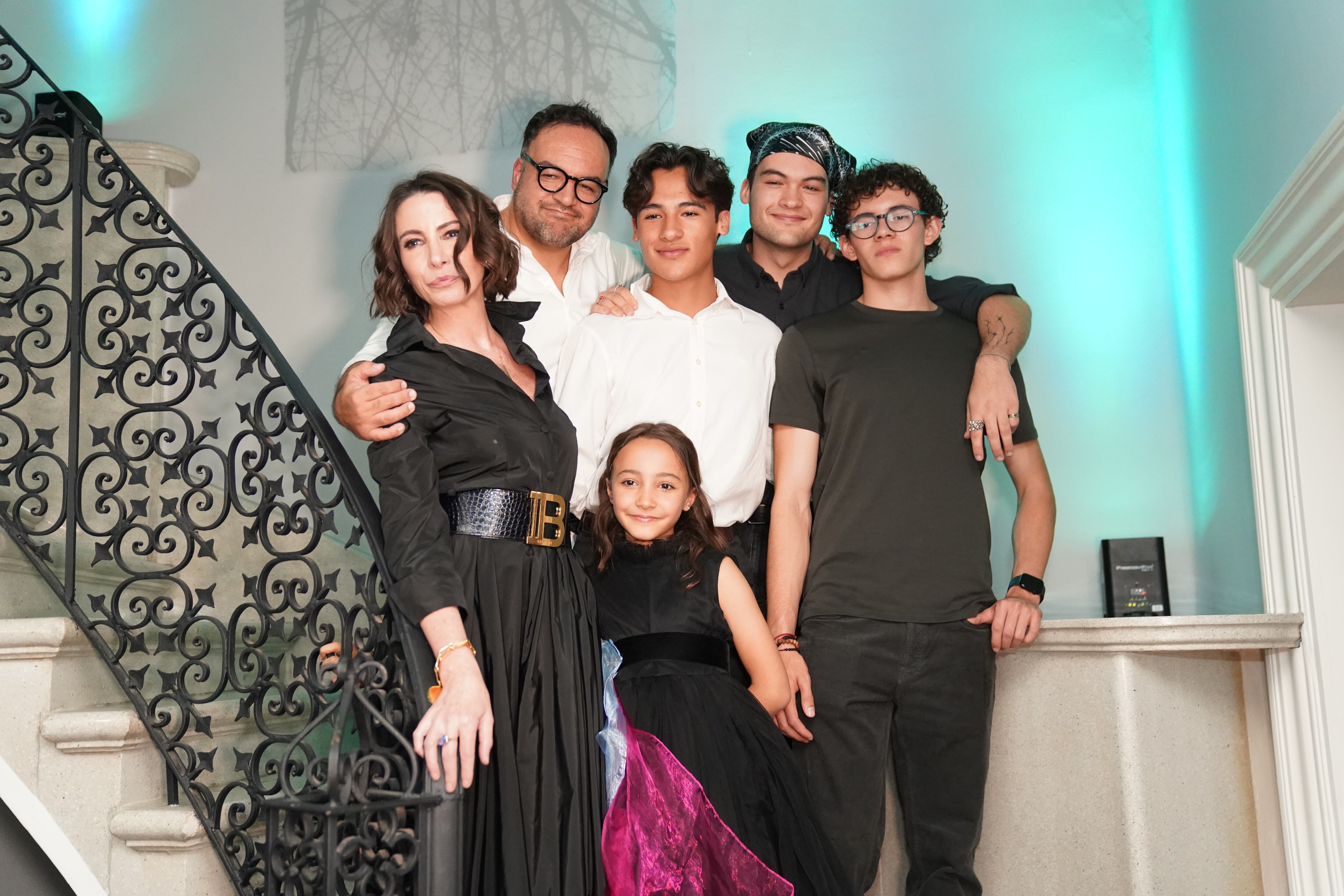 Nicole Aloi, Luis Enrique, Emilia, Francisco Wah y Pablo Wah con Sebastián Rojas Aloi. (Foto: Héptor Arjona)