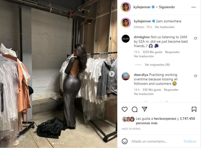 Kylie Jenner ciñe su cintura con un vestido ajustado de profundo escote en la espalda