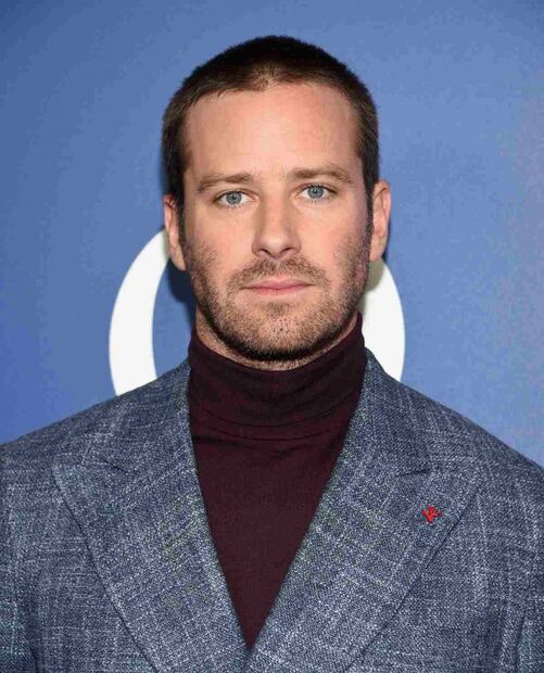 Armie Hammer, arruinado, sí vende tiempos compartidos en Islas Caimán