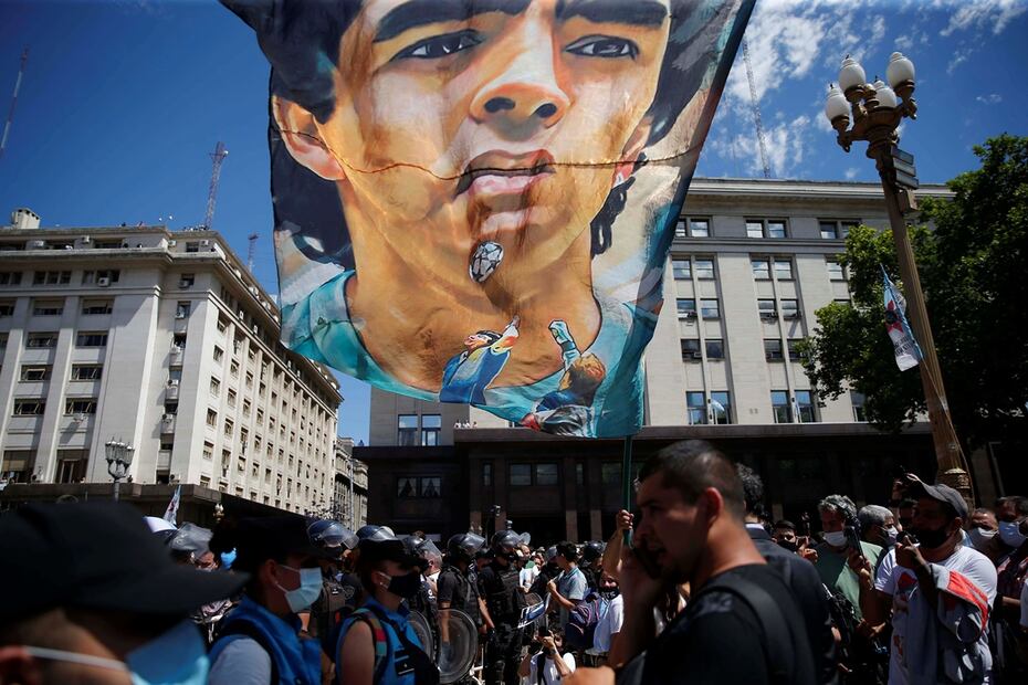 “No culpen a mi papá de los contagios”: Gianinna, hija de Maradona