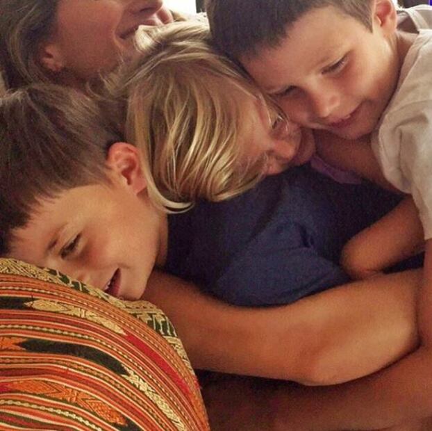 Famosos que conviven con los hijos de sus parejas