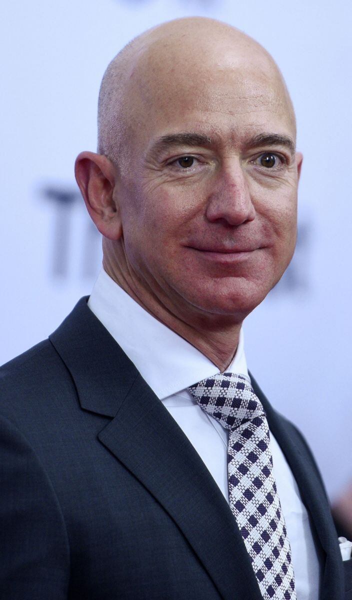 Video: Así de insólita luce la fortuna de Jeff Bezos con granos de arroz