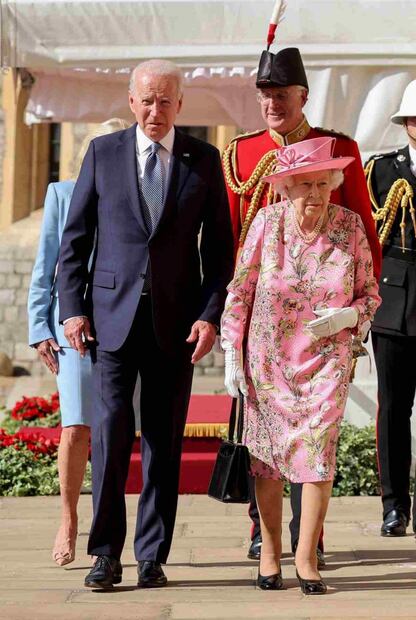 Isabel II recibe a Jill y Joe Biden en el castillo de Windsor