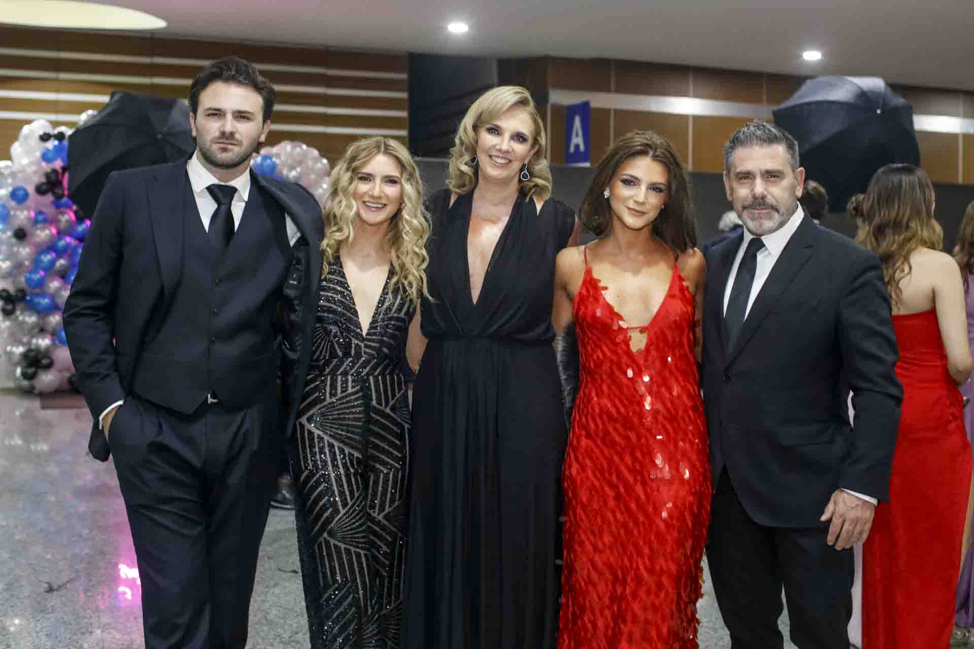 Nino Franco, Valentina Franco, Sofía Sotes, Camila Fuentes y Nino Franco. (Foto: Esteban Torreblanca)
