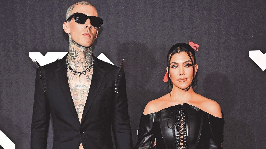 Travis Barker y Kourtney Kardashian contrajeron matrimonio en mayo de 2022, tras comprometerse en 2021 / AP