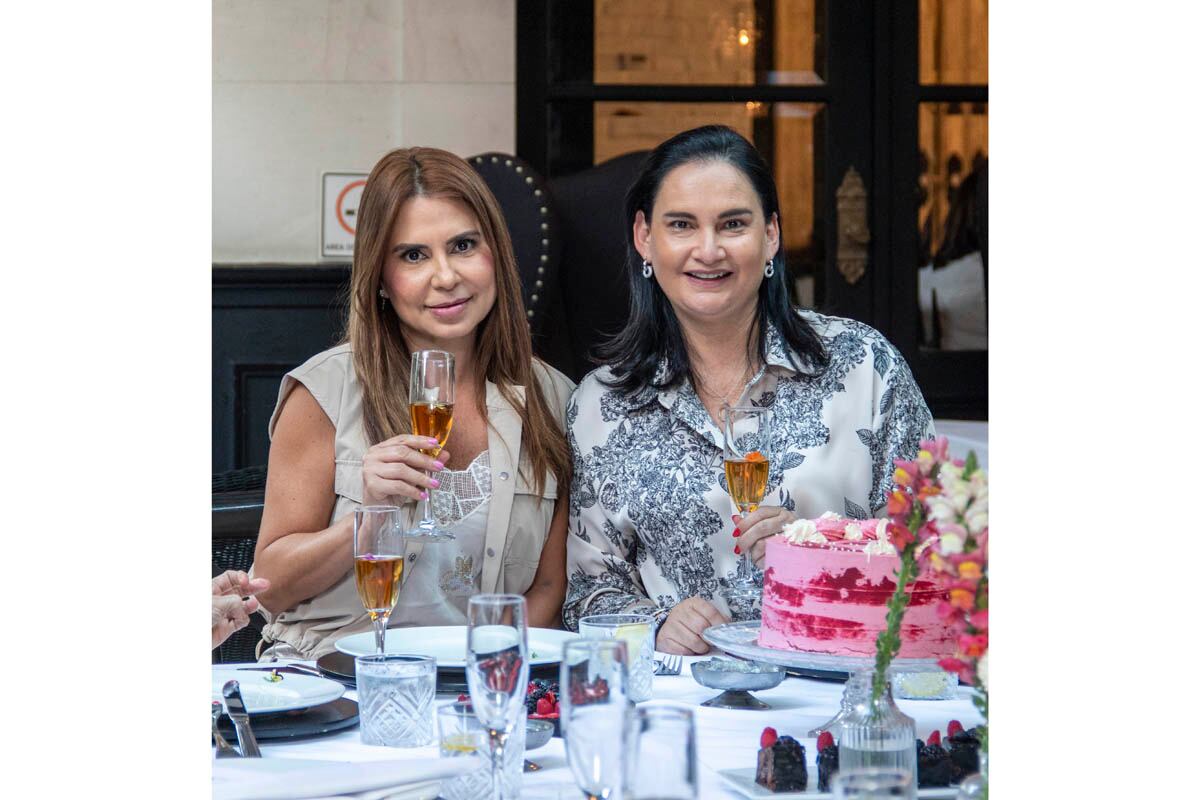 Adriana Sarur y Adriana Vargas. (Foto: Angélica Chema)
