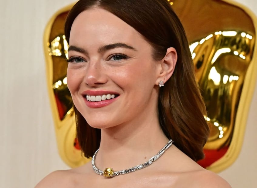 Emma Stone en la alfombra roja de los premios Oscar 2024 / AFP