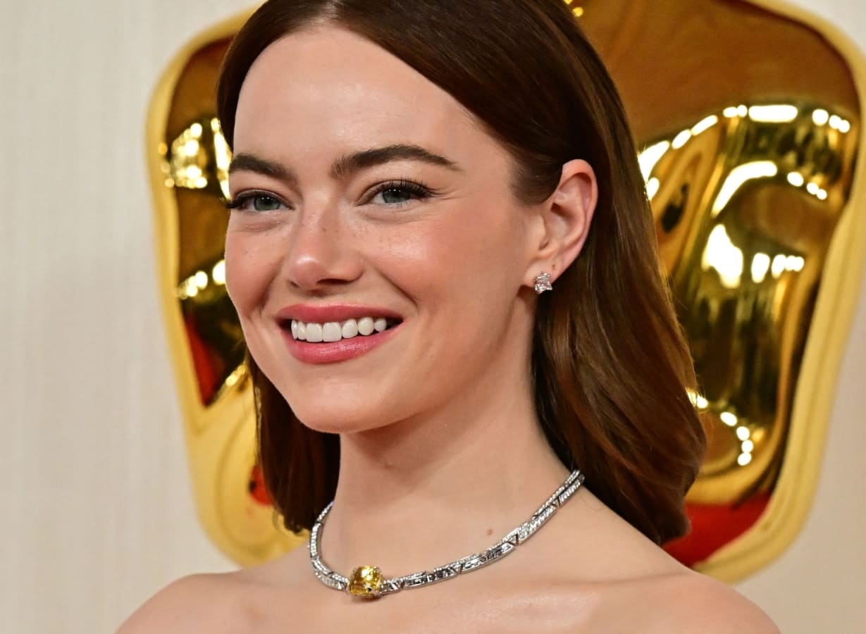 Emma Stone en la alfombra roja de los premios Oscar 2024 / AFP
