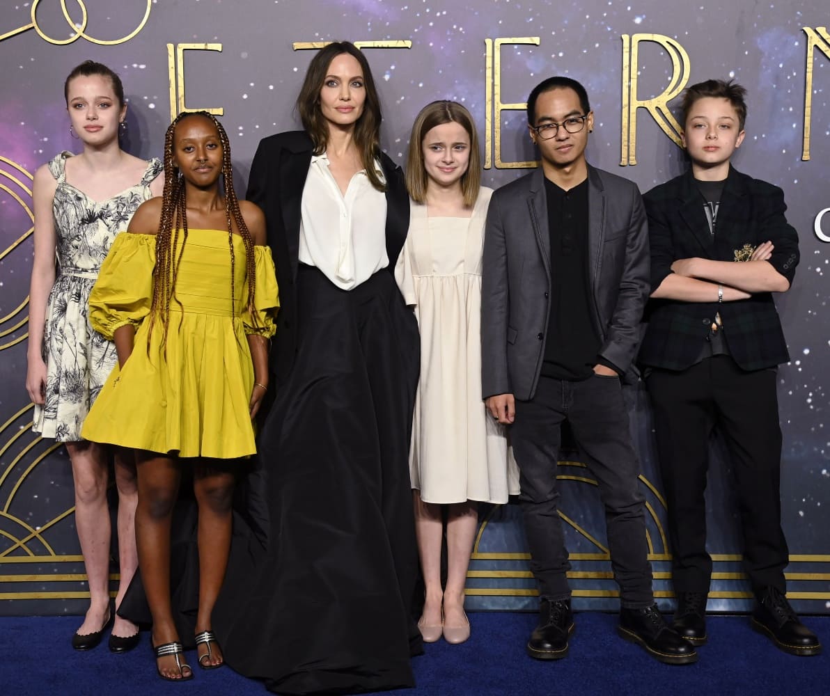 Shiloh, Zahara, Angelina Jolie, Vivienne Jolie-Pitt, Maddox y Knox en el estreno de "Eternals" en octubre de 2021 / Getty Images