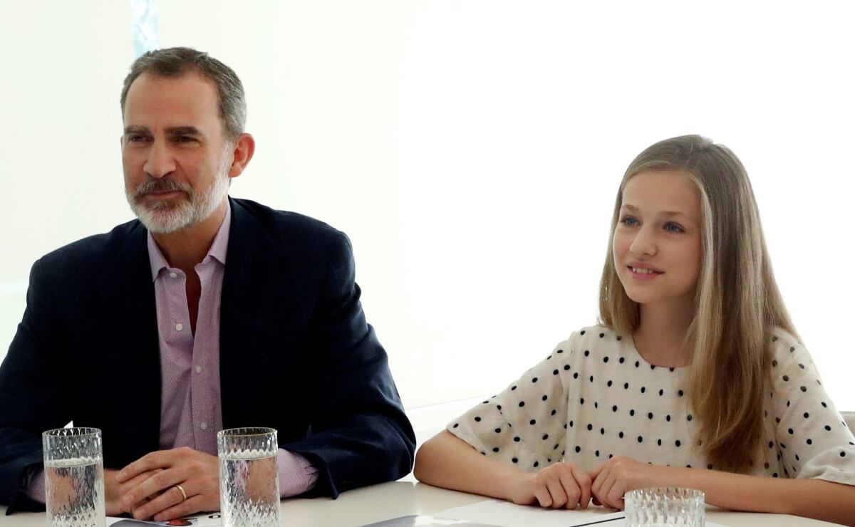 La princesa Leonor y la infanta Sofía aparecen con sus padres en videollamada
