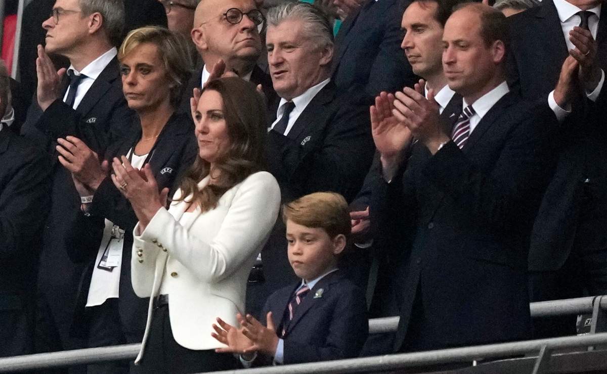 Kate Middleton y William molestos por las críticas a su pequeño hijo