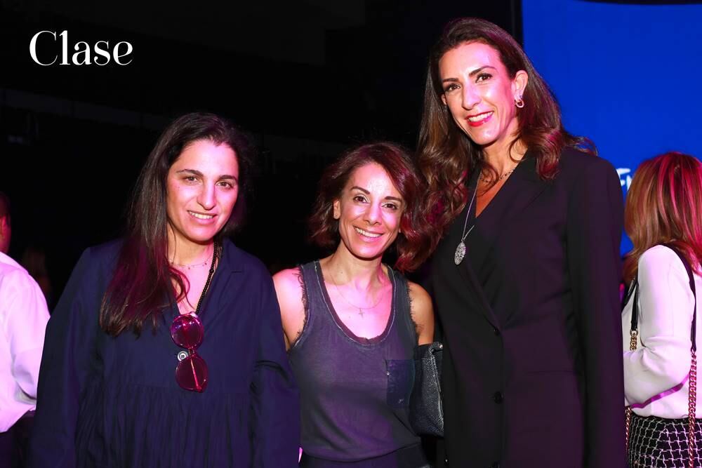 Soumaya Slim, Alin Salen y Celia Daniel en el desfile de Kris Goyri durante el Mercedes Benz Fashion Week México 