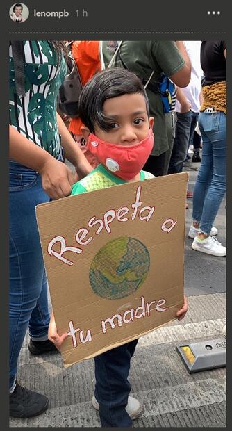 Loreto Peralta y Darío Yazbek encabezan manifestación en contra del cambio climático 