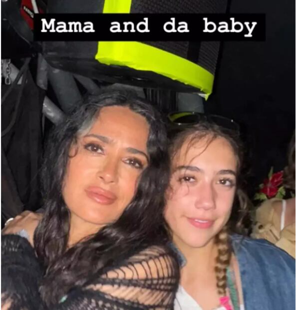 Salma Hayek y su hija Valentina en el Festival de Glastonbury / Foto: Instagram