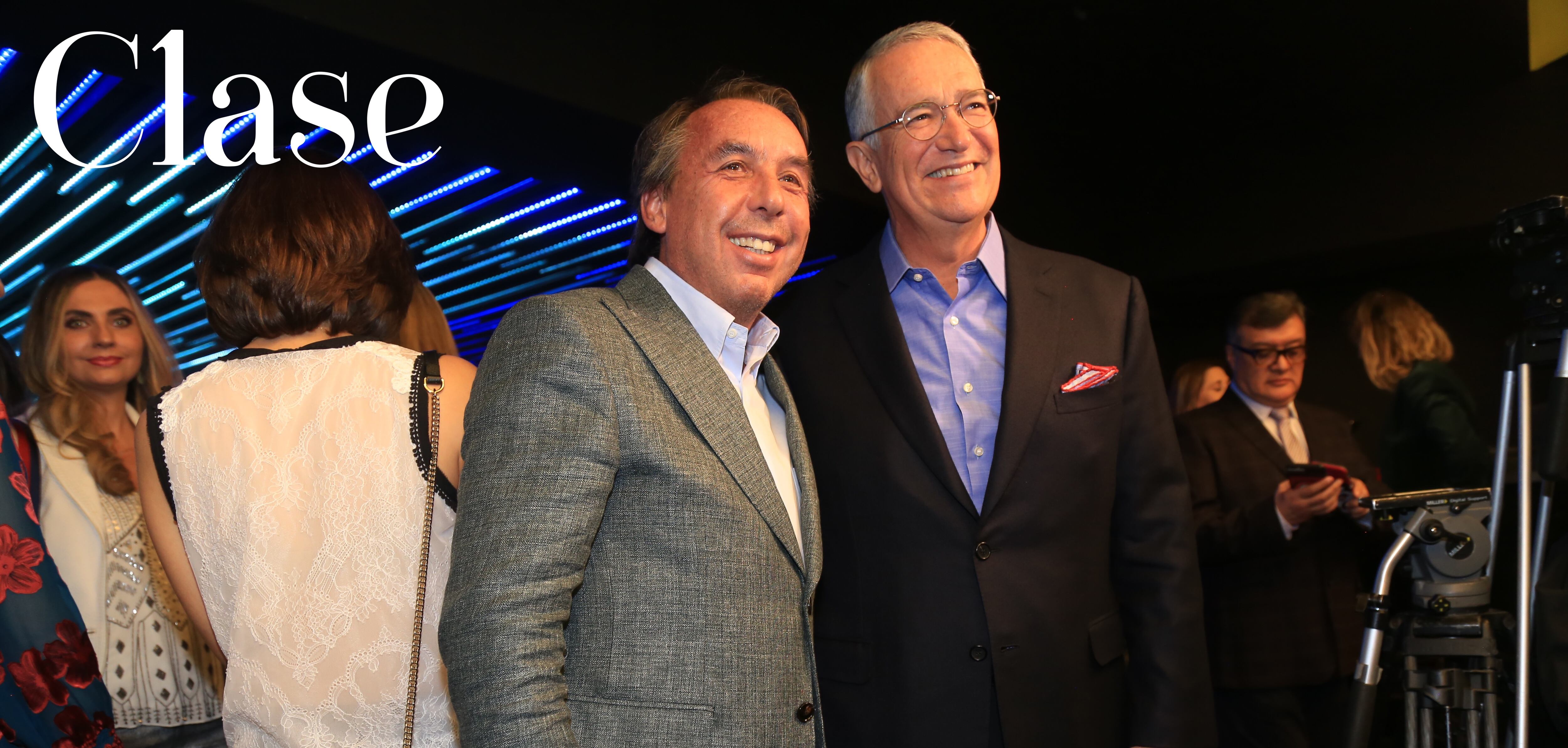 Emilio Azcárraga y Ricardo Salinas en el estreno de Myst, A New Sensation 