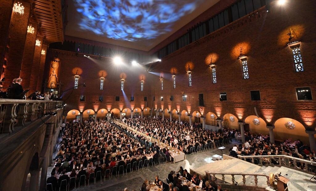 La realeza de Suecia en la impresionante ceremonia de los premios Nobel y el menú de la noche