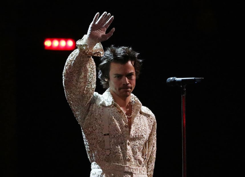 Harry Styles acude a los Brit Awards 2020 y rinde homenaje a su ex Caroline Flack