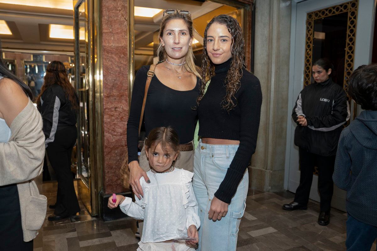 Juliana Vigil, Laura Coupe y Fer Ibarragorri. (Foto: Héptor Arjona)