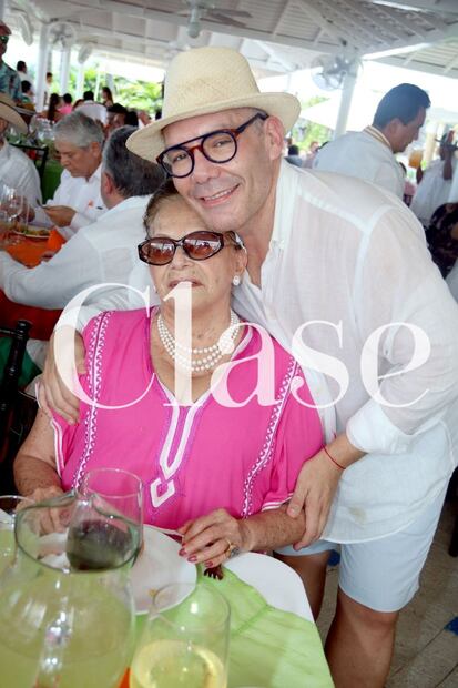 El joyero Daniel Espinosa celebra su cumpleaños rodeado del cariño de sus amigos