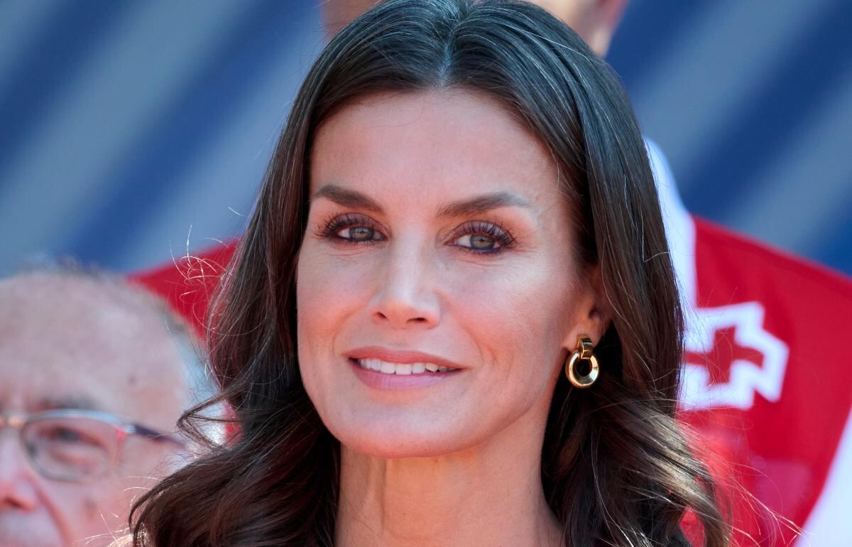 Letizia de España revela su abdomen de acero y vestido cut out
