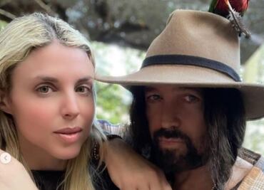 El papá de Miley Cyrus, de 61, confirma su compromiso de boda con cantante de veintitantos
