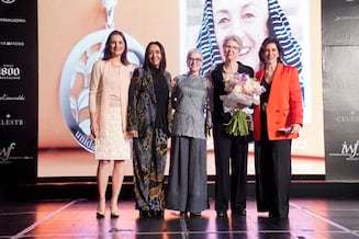 Martha Miller recibe la Presea Luz Lajous 2025