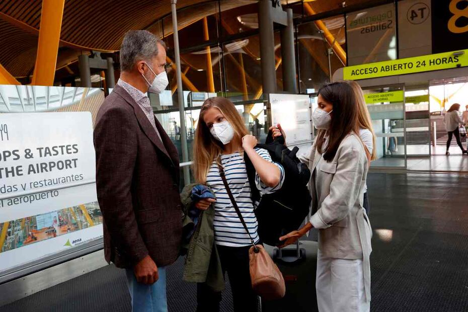 REGRESO A CLASES. Las emotivas fotos de Leonor de España y la despedida de los reyes Felipe y Letizia