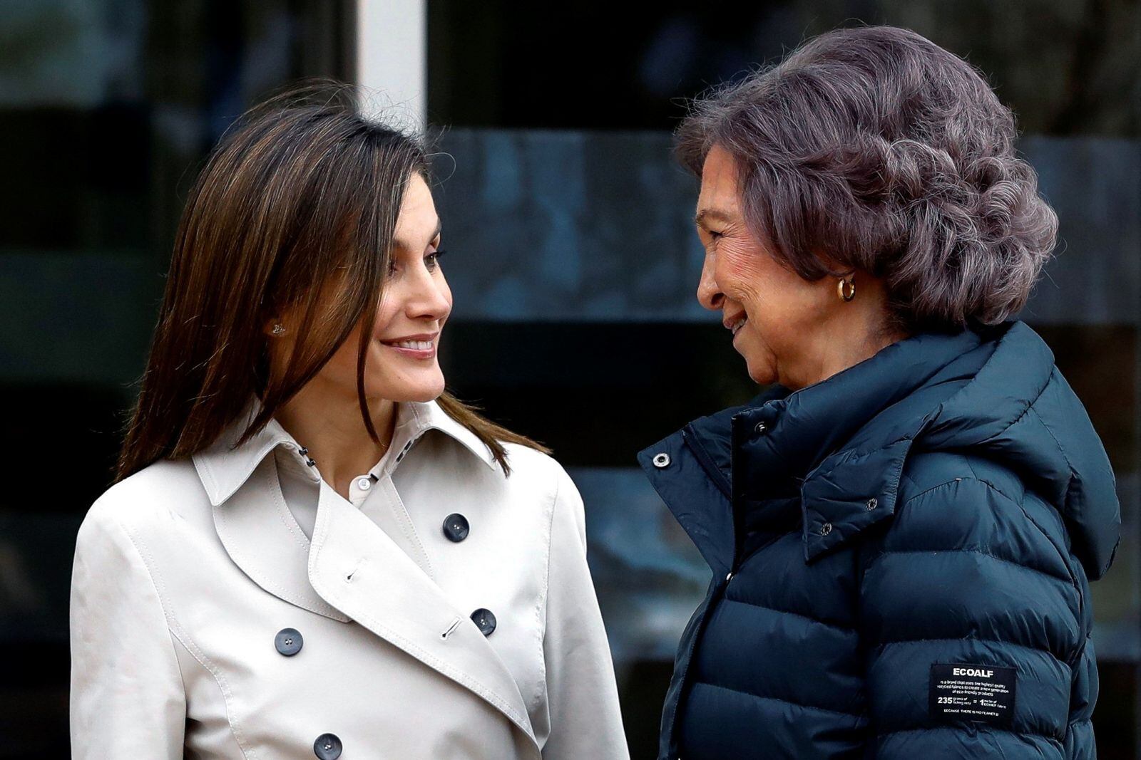 La reina Letizia y su suegra reaparecen juntas y felices