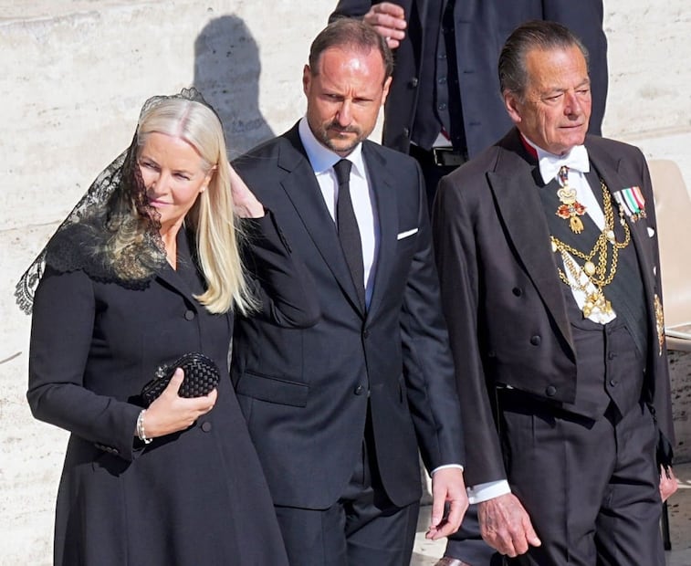 La princesa Mette-Marit y Haakon de Noruega en el funeral del papa Francisco / Foto: Getty Images