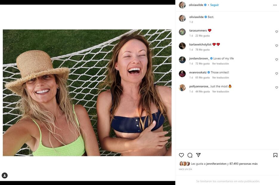 Olivia Wilde posa feliz con un bikini azul tras separarse de Harry Styles