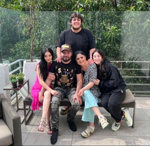 Victoria Ruffo con José Eduardo, Anuar y Vicky, sus hijos / Instagram