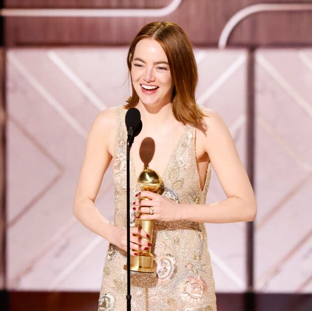 Emma Stone en los Golden Globes 2024 / AP