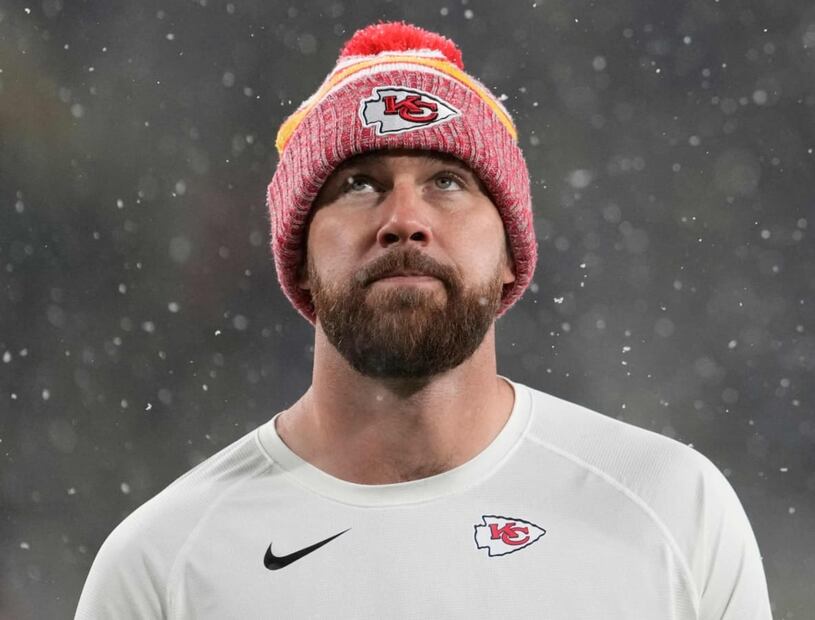 Travis Kelce previo a su juego contra Green Bay Packer el 3 de diciembre de 2023 / AFP