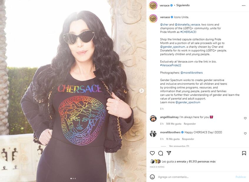 Cher, a los 76 años, luce mejor que nadie una playera ajustada de Versace LGBT