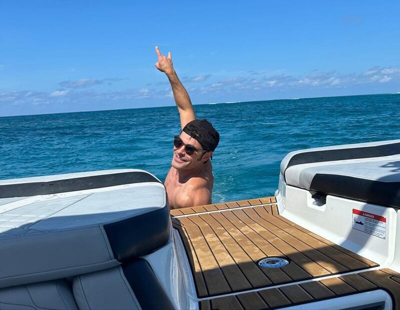 Zac Efron sufrió un percance dentro de una alberca / Foto: Instagram