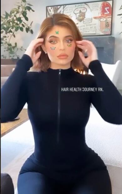 Así luce Kylie Jenner sin extensiones de pelo y uñas 