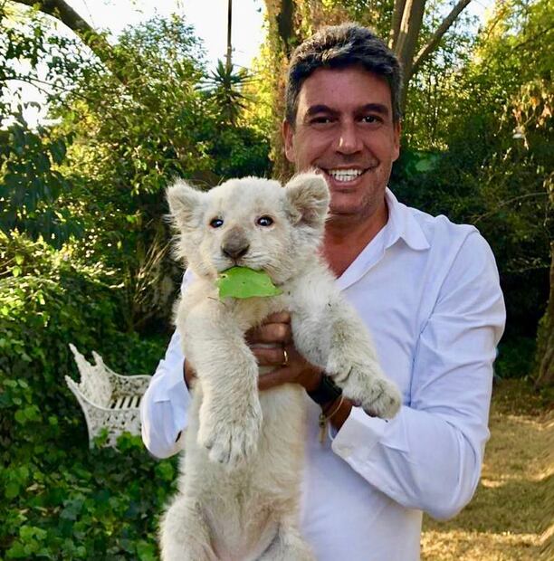 Conoce al “gran Max”, la mascota de Arturo Elias Ayub 