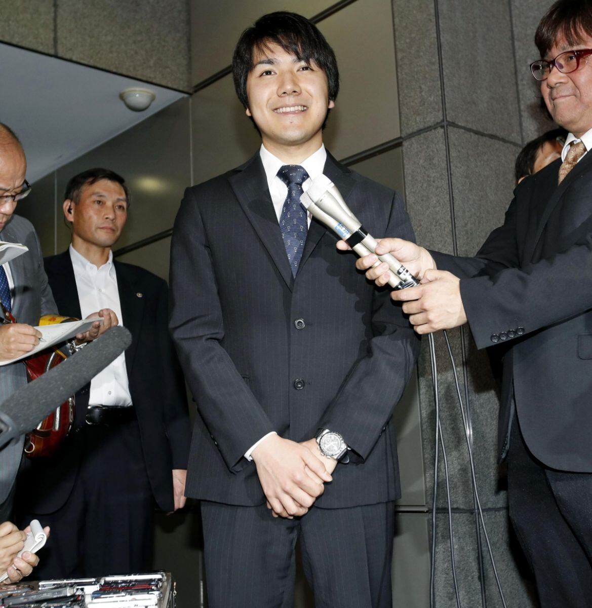 Mako de Japón aún espera casarse tras varias cancelaciones de su boda