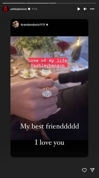 Ashley Benson presumió la enorme piedra que le regaló su futuro esposo / Instagram