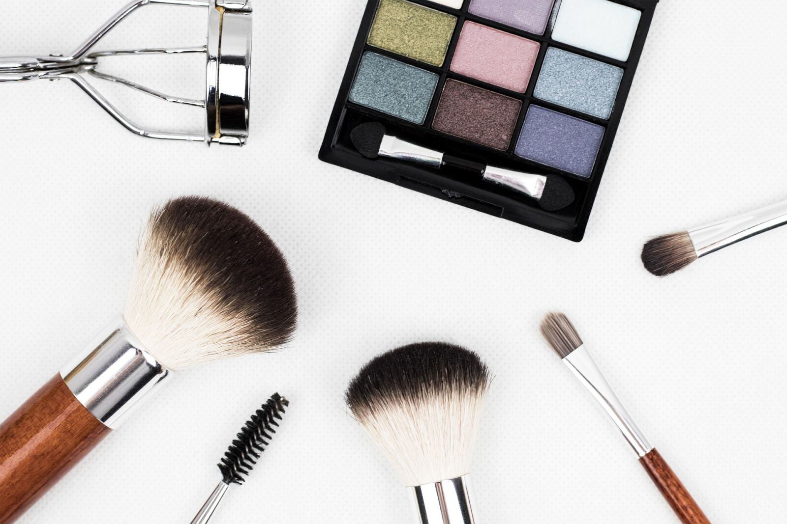 ¿Puedo contagiarme de Covid-19 con la crema y el maquillaje?