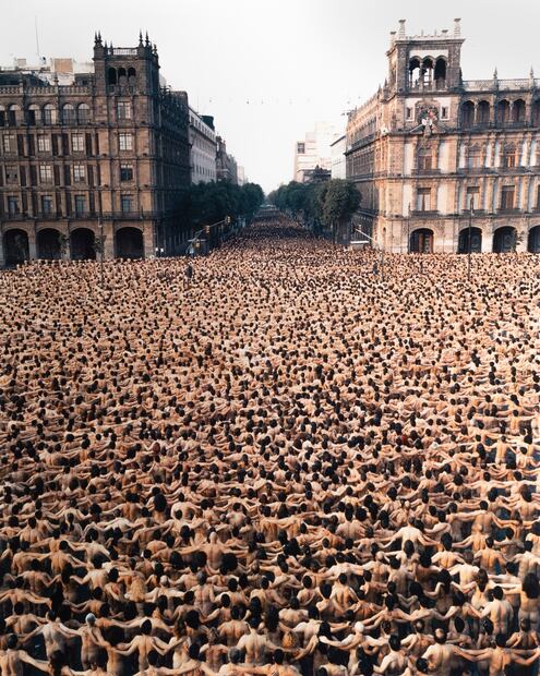 ¿Posaste desnudo para Tunick? Ahora puedes adquirir la foto