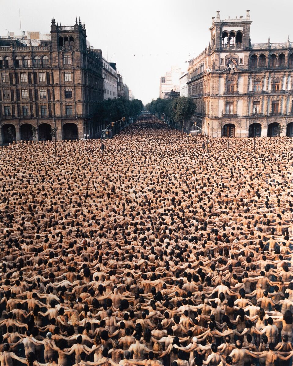 ¿Posaste desnudo para Tunick? Ahora puedes adquirir la foto