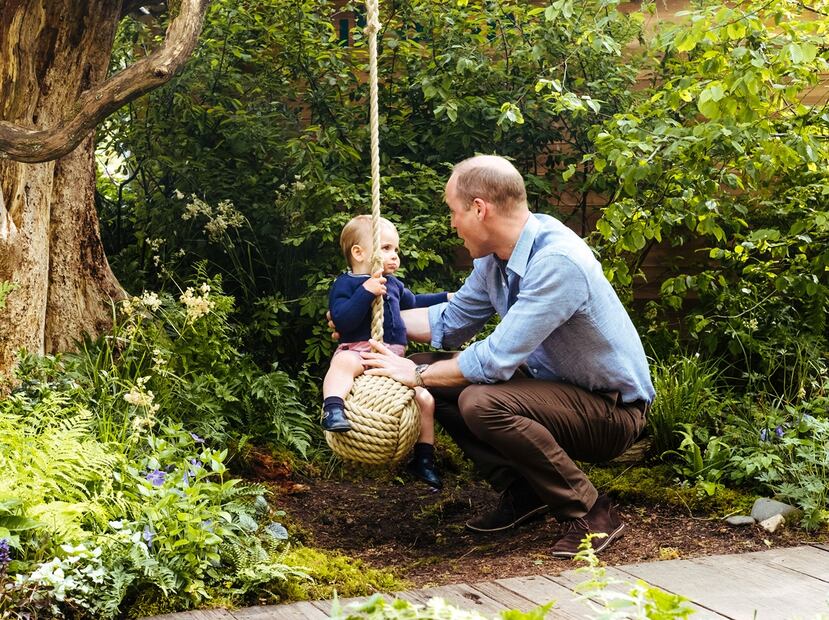 VIDEO: Los duques de Cambridge y los príncipes George, Charlotte y Louis felices en un jardín mágico