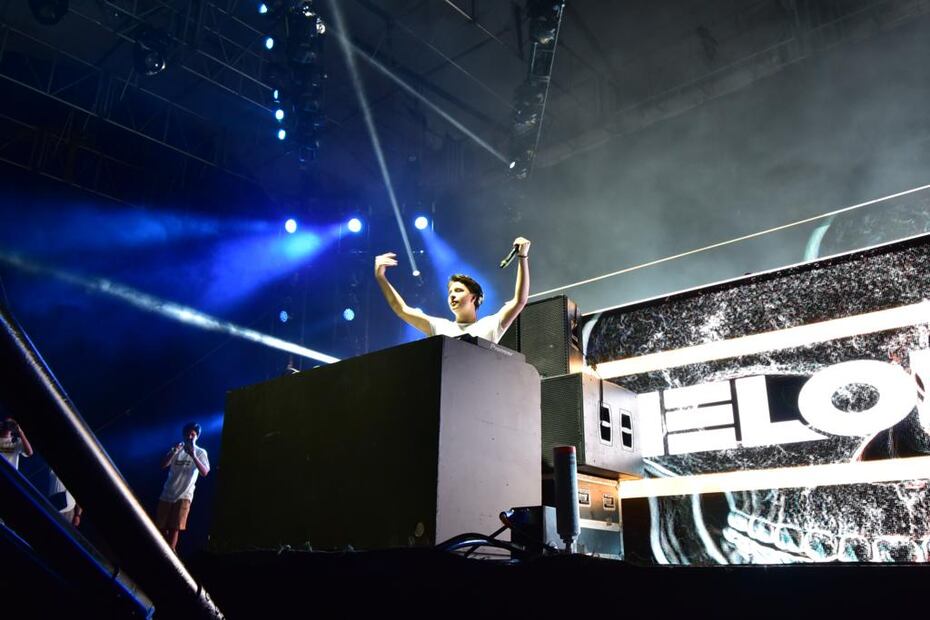 VIDEO: Miguel Alemán Magnani apoya a su hijo en su debut como DJ